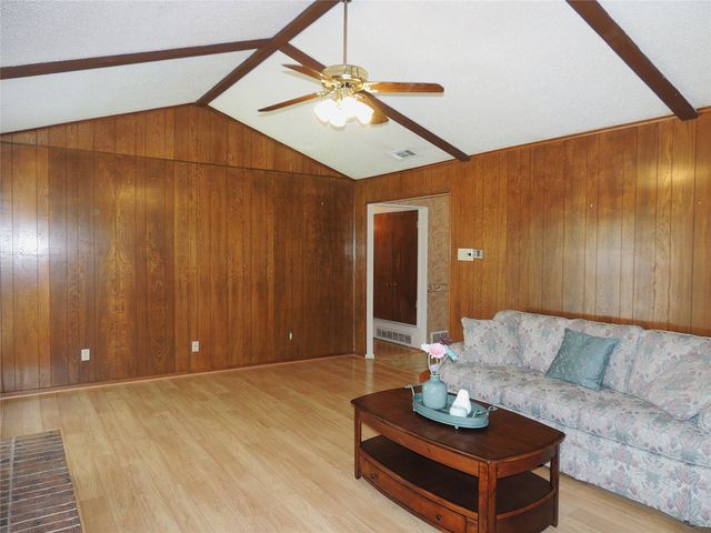 953 Meadowdale Circle, Garland, TX 75043