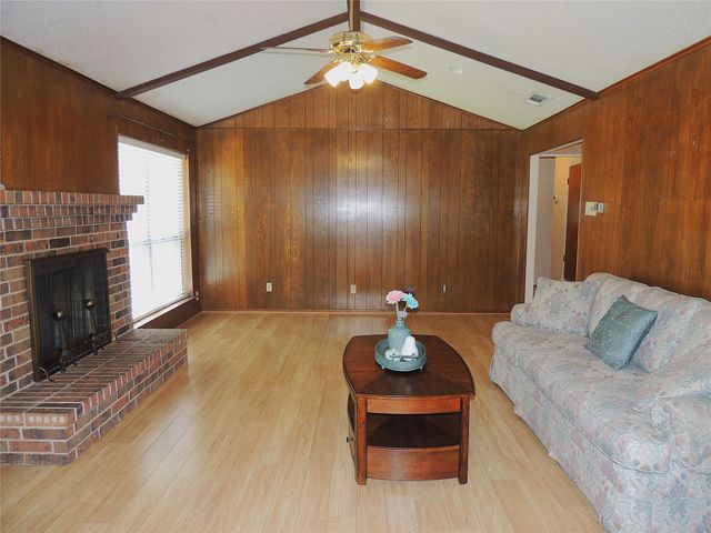 953 Meadowdale Circle, Garland, TX 75043