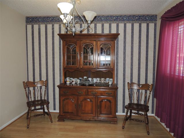 953 Meadowdale Circle, Garland, TX 75043