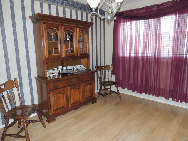 953 Meadowdale Circle, Garland, TX 75043