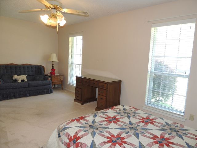 953 Meadowdale Circle, Garland, TX 75043