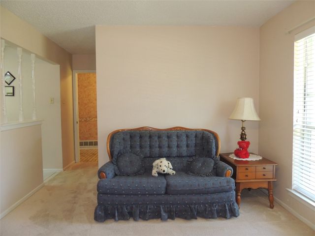 953 Meadowdale Circle, Garland, TX 75043