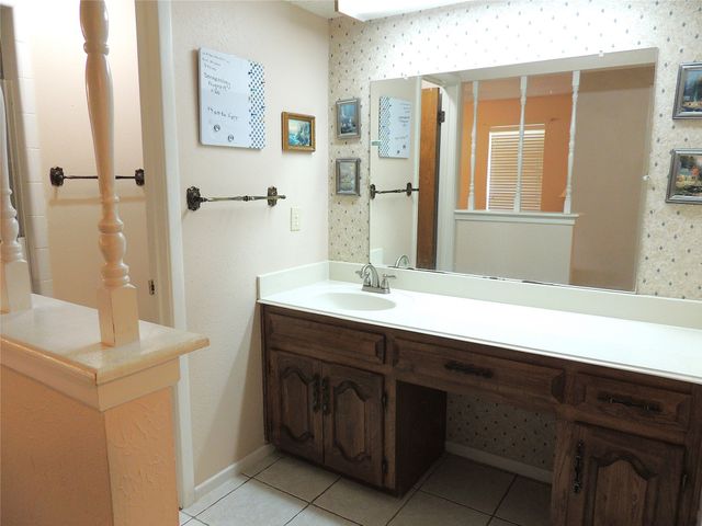 953 Meadowdale Circle, Garland, TX 75043