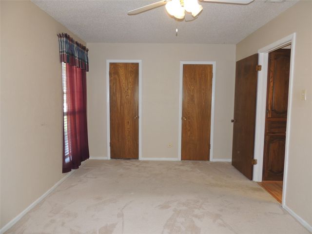 953 Meadowdale Circle, Garland, TX 75043