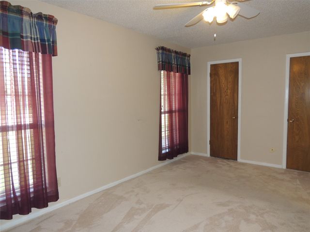 953 Meadowdale Circle, Garland, TX 75043