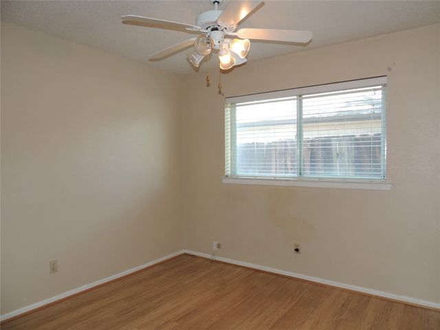 953 Meadowdale Circle, Garland, TX 75043