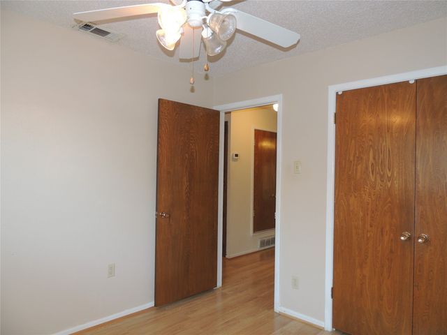 953 Meadowdale Circle, Garland, TX 75043