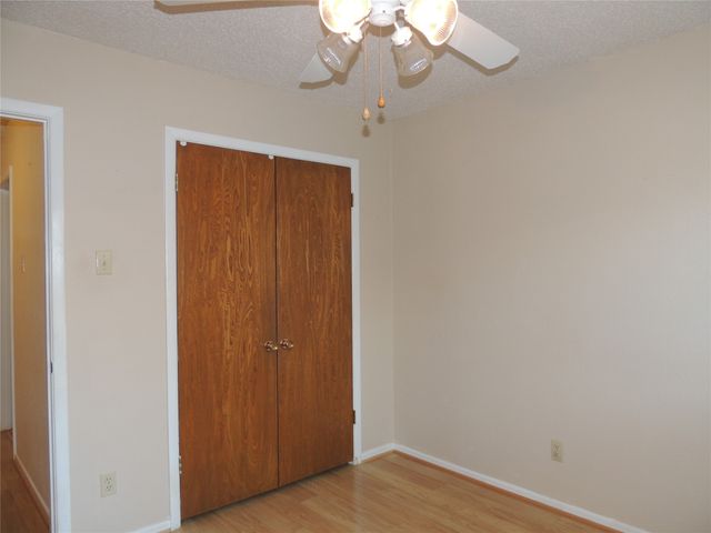 953 Meadowdale Circle, Garland, TX 75043
