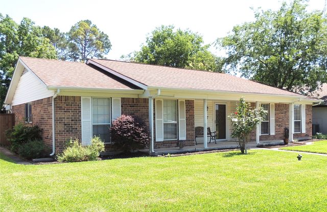953 Meadowdale Circle, Garland, TX 75043