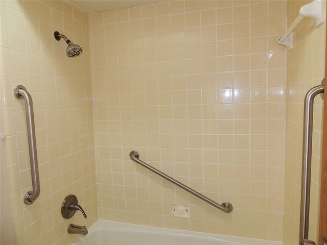 953 Meadowdale Circle, Garland, TX 75043