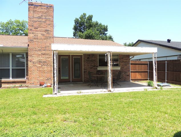 953 Meadowdale Circle, Garland, TX 75043