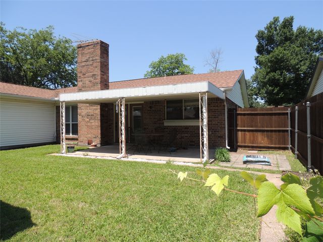 953 Meadowdale Circle, Garland, TX 75043