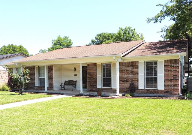 953 Meadowdale Circle, Garland, TX 75043