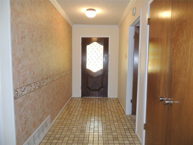 953 Meadowdale Circle, Garland, TX 75043