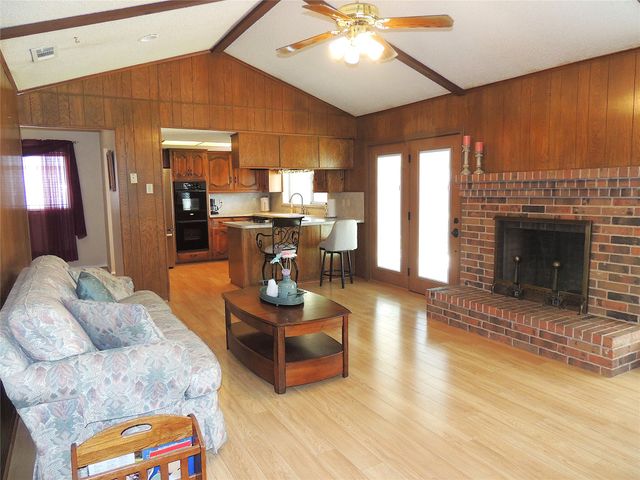 953 Meadowdale Circle, Garland, TX 75043