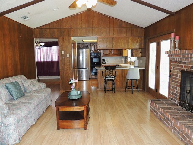 953 Meadowdale Circle, Garland, TX 75043