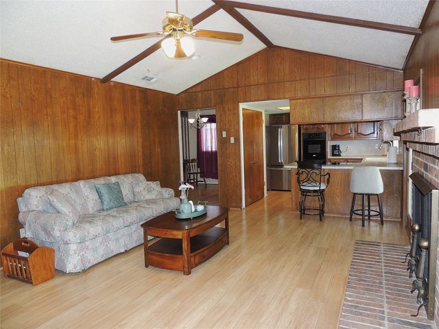 953 Meadowdale Circle, Garland, TX 75043