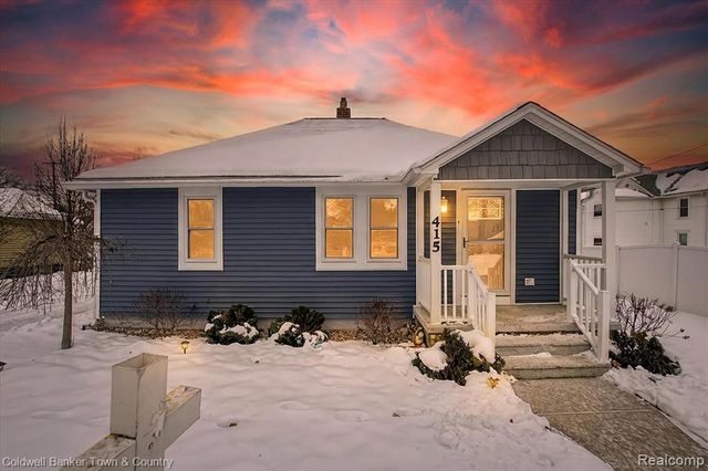 415 Putnam Street, Pinckney, MI 48169