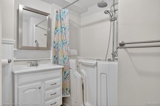 415 Putnam Street, Pinckney, MI 48169