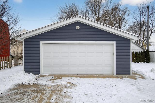 415 Putnam Street, Pinckney, MI 48169