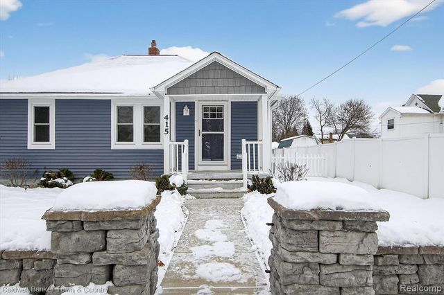415 Putnam Street, Pinckney, MI 48169