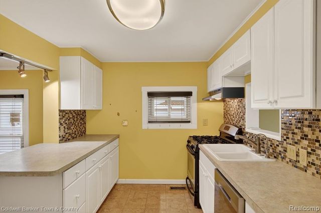 415 Putnam Street, Pinckney, MI 48169