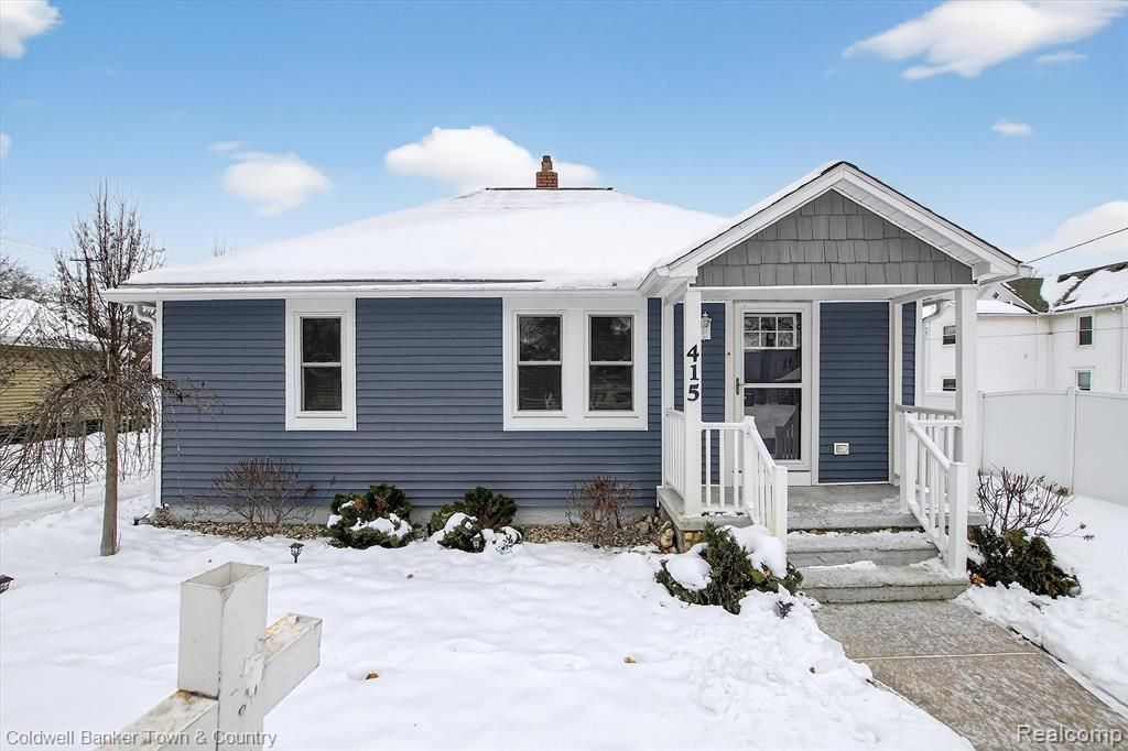 415 Putnam Street, Pinckney, MI 48169