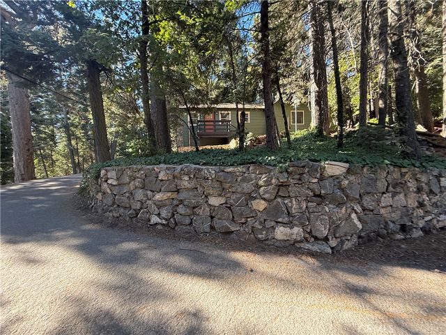28487 Altamont Court, Lake Arrowhead, CA 92352