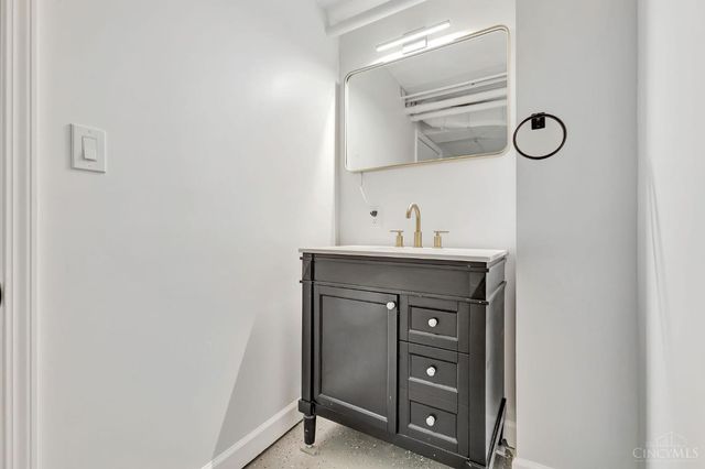 1758 Tuxworth Avenue, Cincinnati, OH 45238