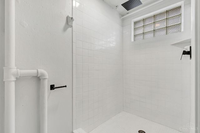 1758 Tuxworth Avenue, Cincinnati, OH 45238