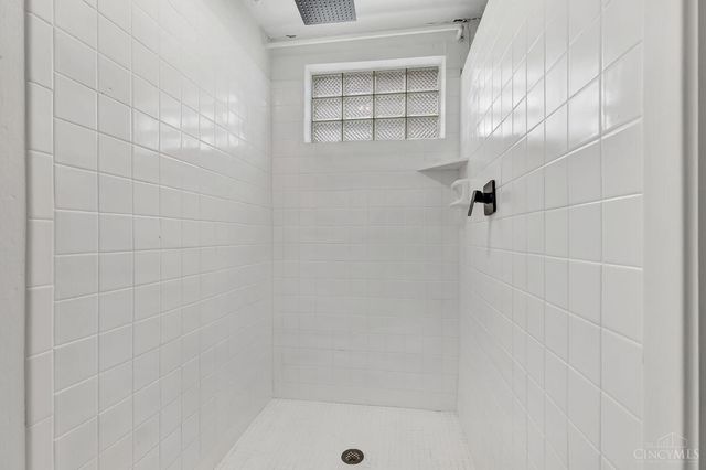 1758 Tuxworth Avenue, Cincinnati, OH 45238