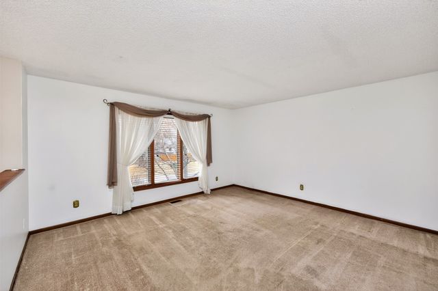 9084 Clark Street, Clive, IA 50325