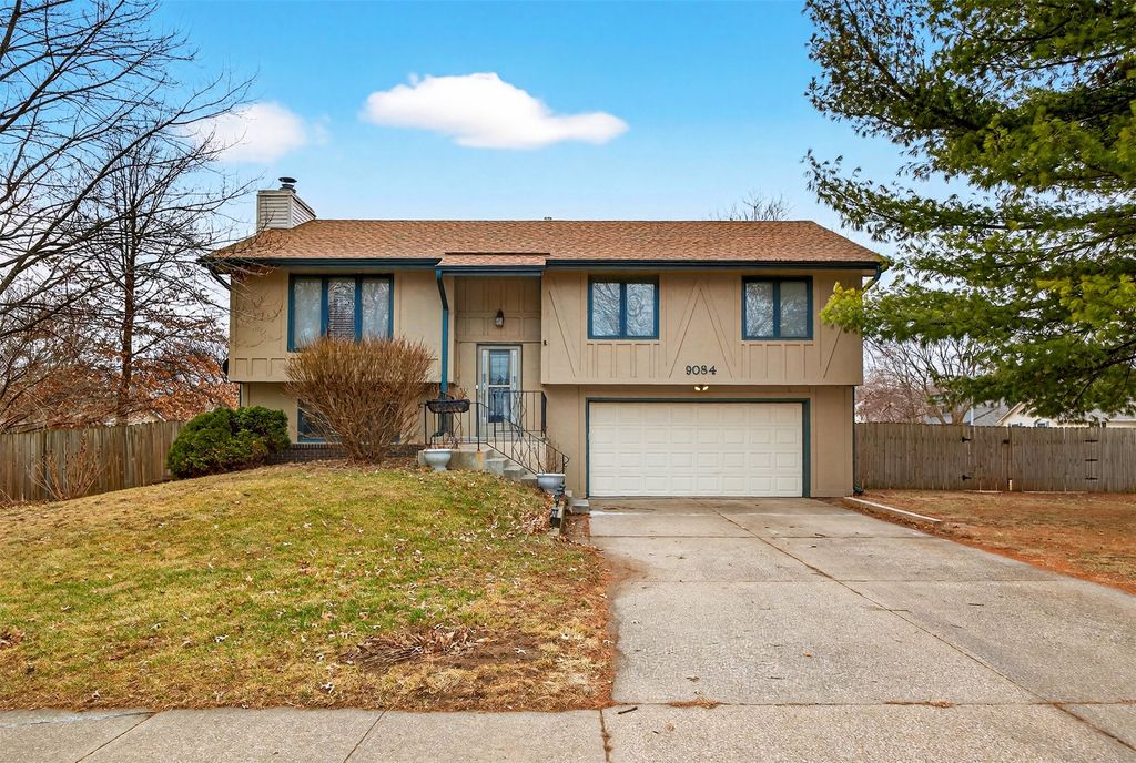 9084 Clark Street, Clive, IA 50325