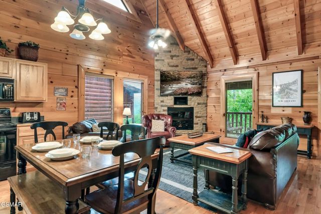 1932 Cougar Crossing Way, Sevierville, TN 37862