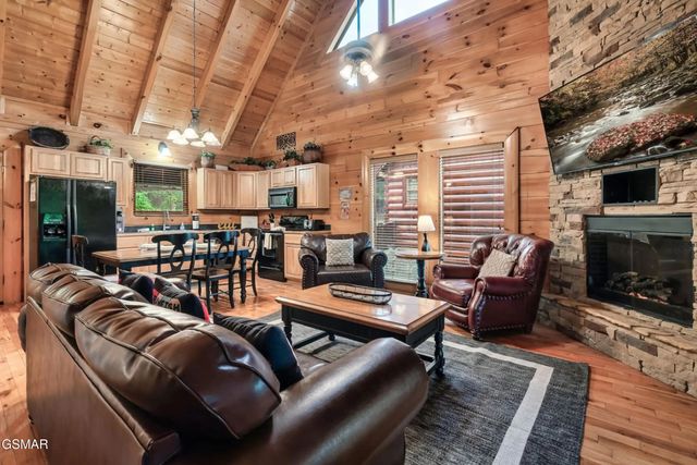 1932 Cougar Crossing Way, Sevierville, TN 37862