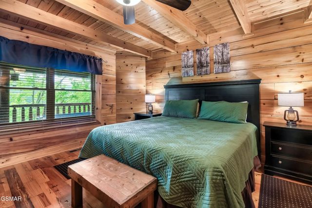 1932 Cougar Crossing Way, Sevierville, TN 37862