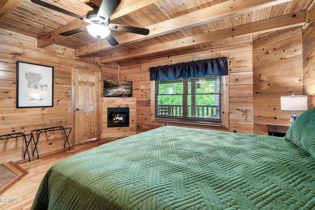 1932 Cougar Crossing Way, Sevierville, TN 37862