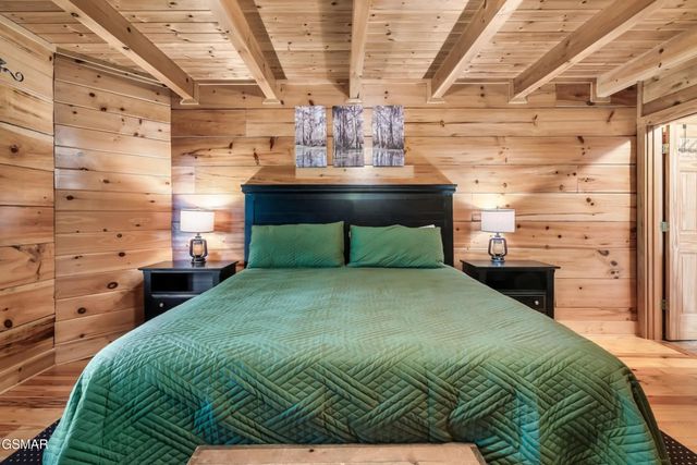 1932 Cougar Crossing Way, Sevierville, TN 37862