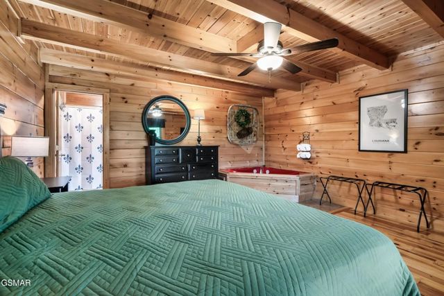 1932 Cougar Crossing Way, Sevierville, TN 37862