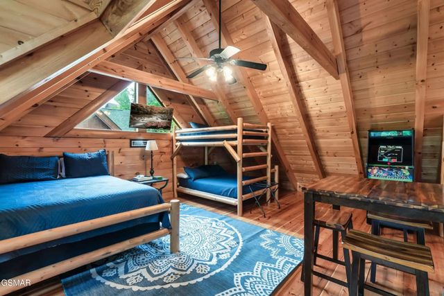 1932 Cougar Crossing Way, Sevierville, TN 37862