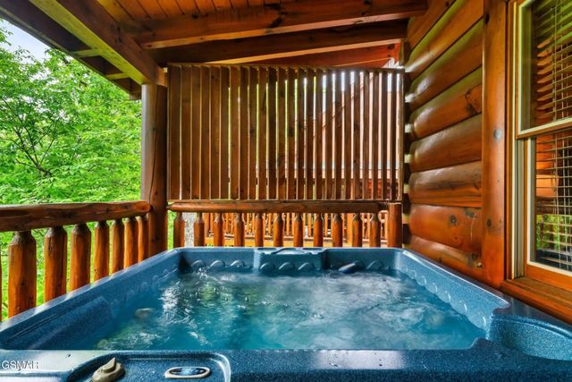 1932 Cougar Crossing Way, Sevierville, TN 37862