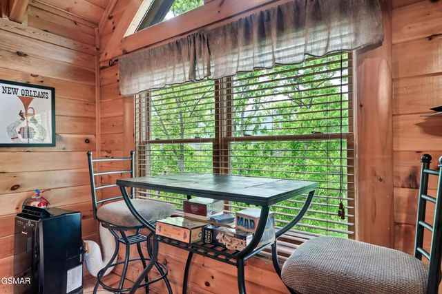 1932 Cougar Crossing Way, Sevierville, TN 37862