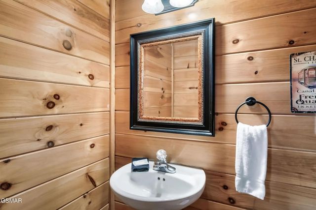 1932 Cougar Crossing Way, Sevierville, TN 37862