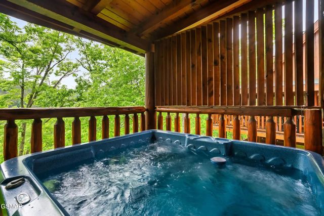 1932 Cougar Crossing Way, Sevierville, TN 37862