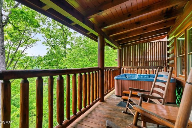 1932 Cougar Crossing Way, Sevierville, TN 37862