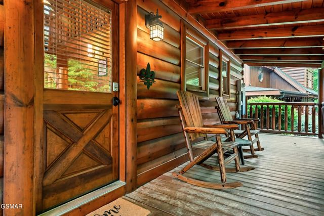 1932 Cougar Crossing Way, Sevierville, TN 37862