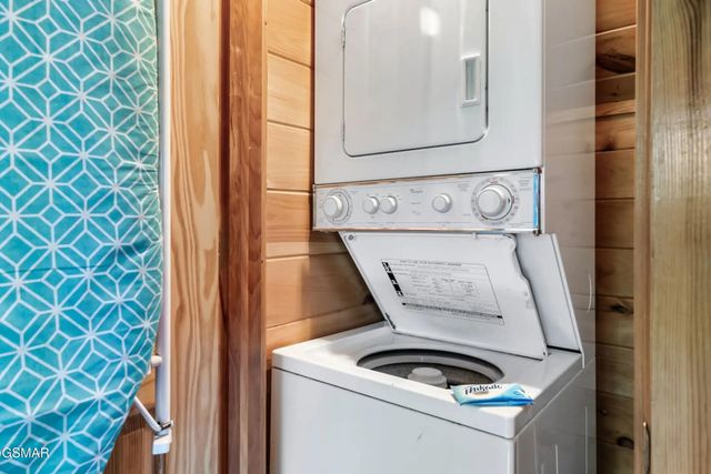 1932 Cougar Crossing Way, Sevierville, TN 37862