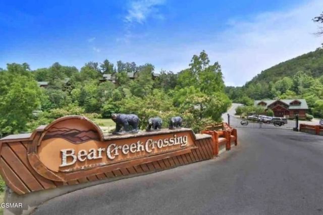 1932 Cougar Crossing Way, Sevierville, TN 37862