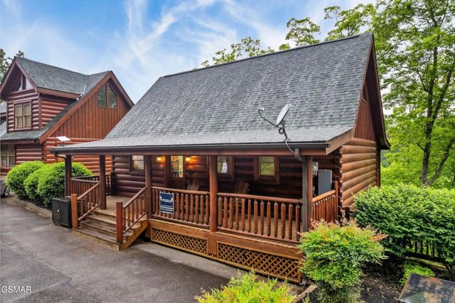 1932 Cougar Crossing Way, Sevierville, TN 37862