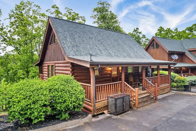 1932 Cougar Crossing Way, Sevierville, TN 37862